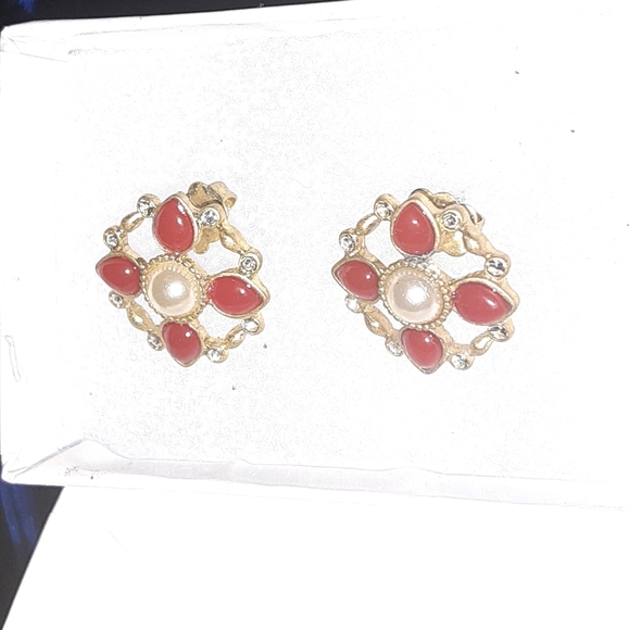 Coral and tiny diamond cross earrings - Picture 3 of 3